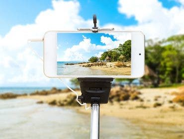 monopod iphone beach