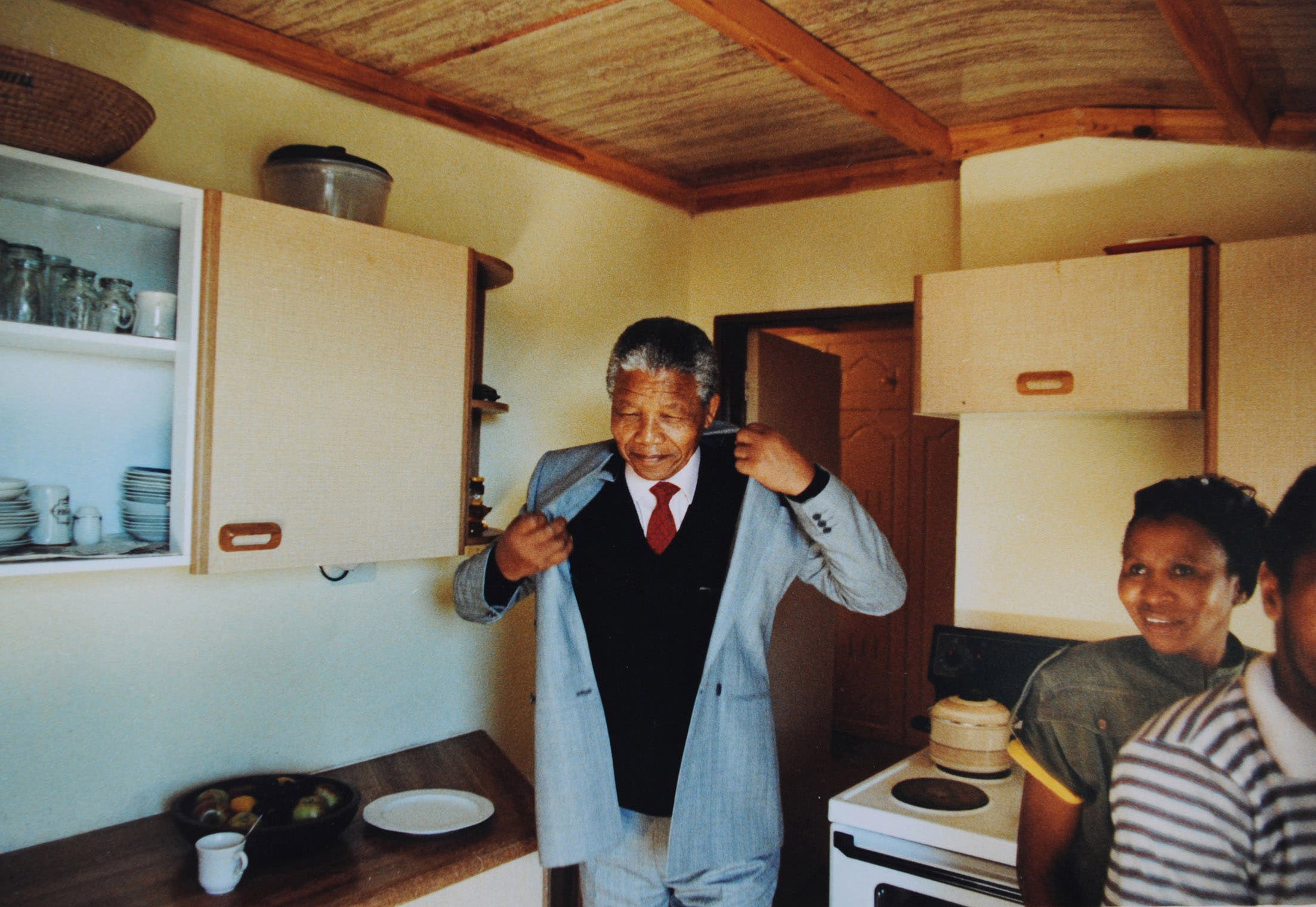 Nelson Mandela returns home to Soweto to Freedom after released from prison) © Photography from personal collection of John H. White, Pulitzer Prize Photographer