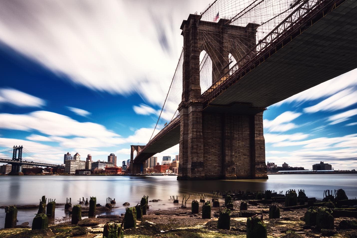 contrast image of the brooklyn bridge