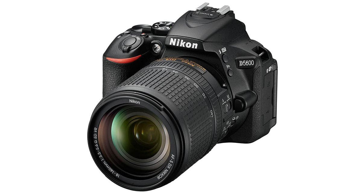 Nikon D5600 DSLR with AF-S DX NIKKOR 18-140mm f/3.5-5.6G ED VR Lens