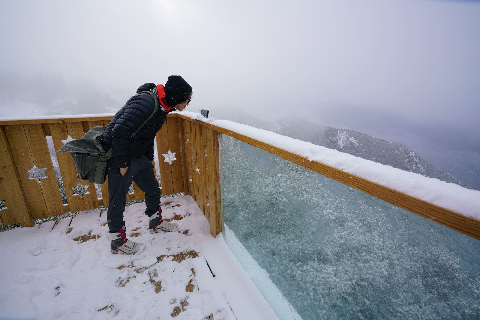 I ran into viral photographer Ben Von Wong on a morning walk, and of course he decided to stop and work on some impromptu timelapse photography in the snow. Taken with Sony A7rii. © Liz Daza