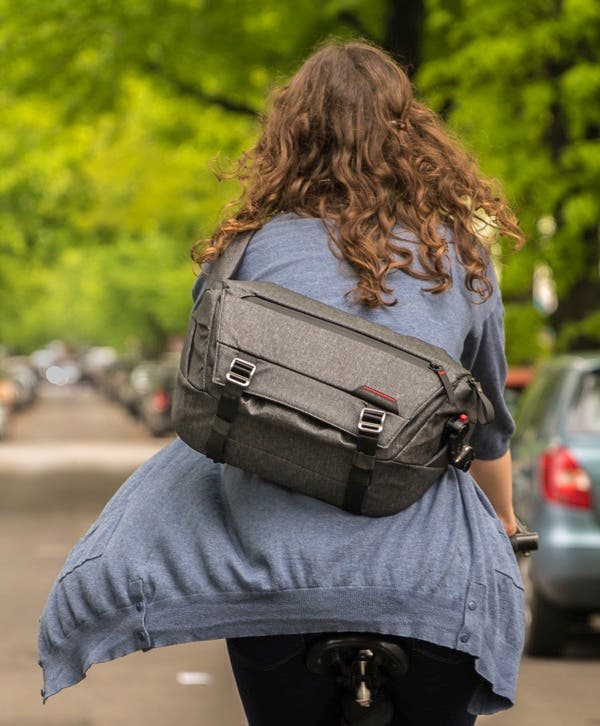 girl wearing peak design sling bag