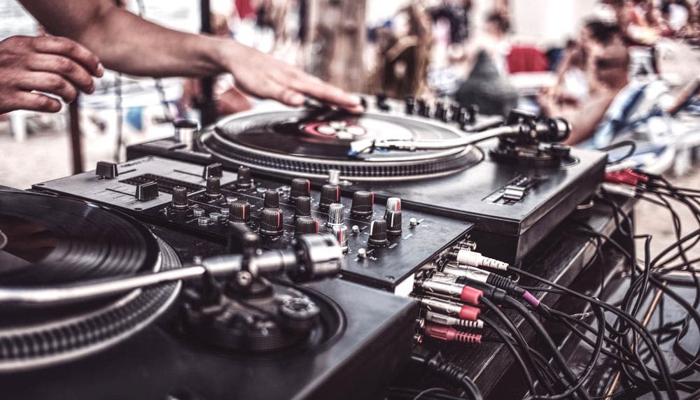 dj turntables