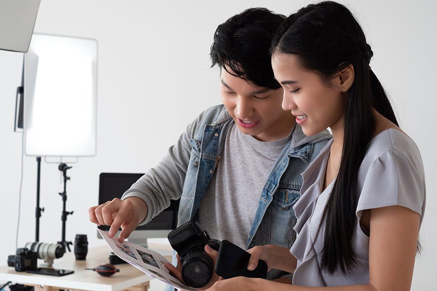 Model reviewing reel