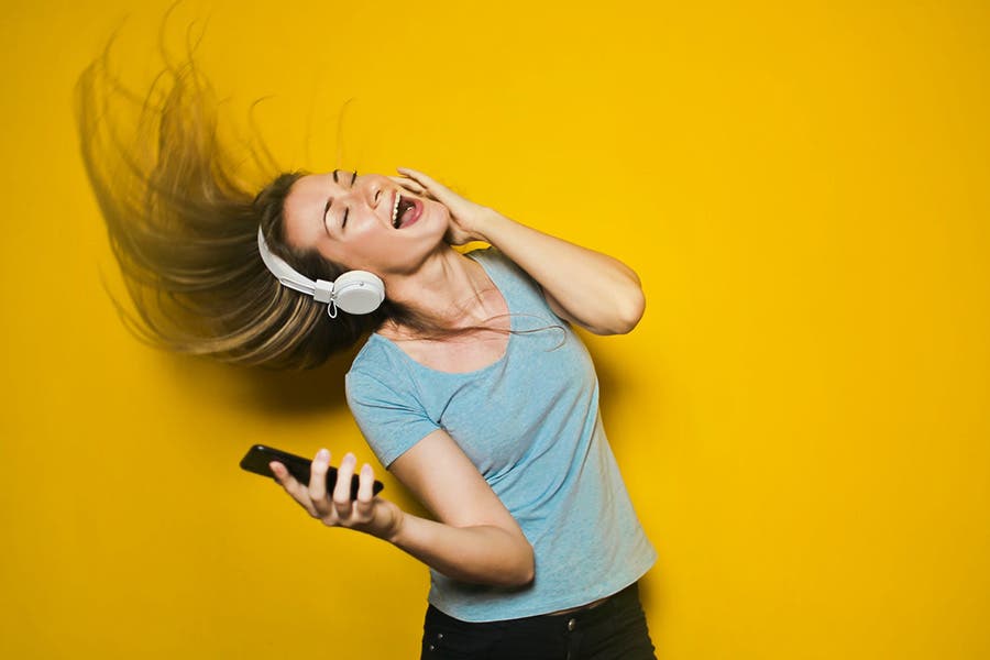 Model with music