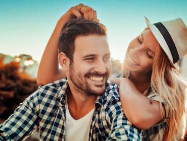 love photos of happy couple outdoors