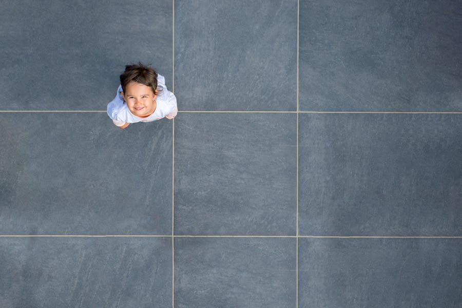 Camera framing on young girl using the rule of thirds grid