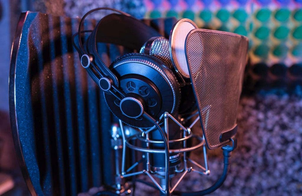 how to soundproof a room with microphone and audio recording