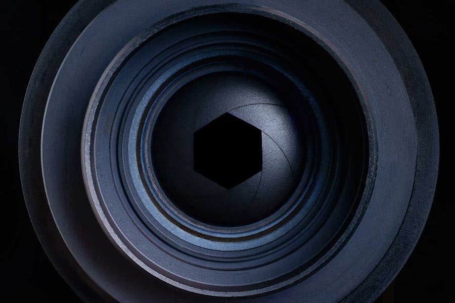 aperture opening of DSLR lens