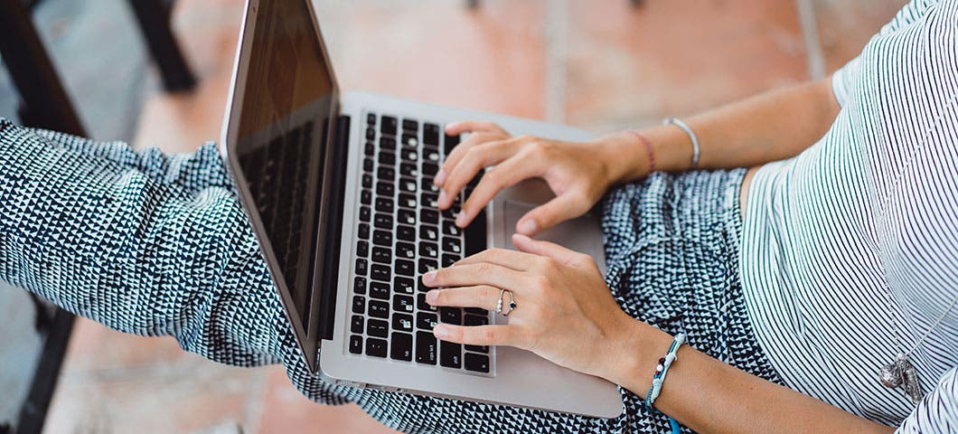 woman working on apple macbook pro 13 laptop