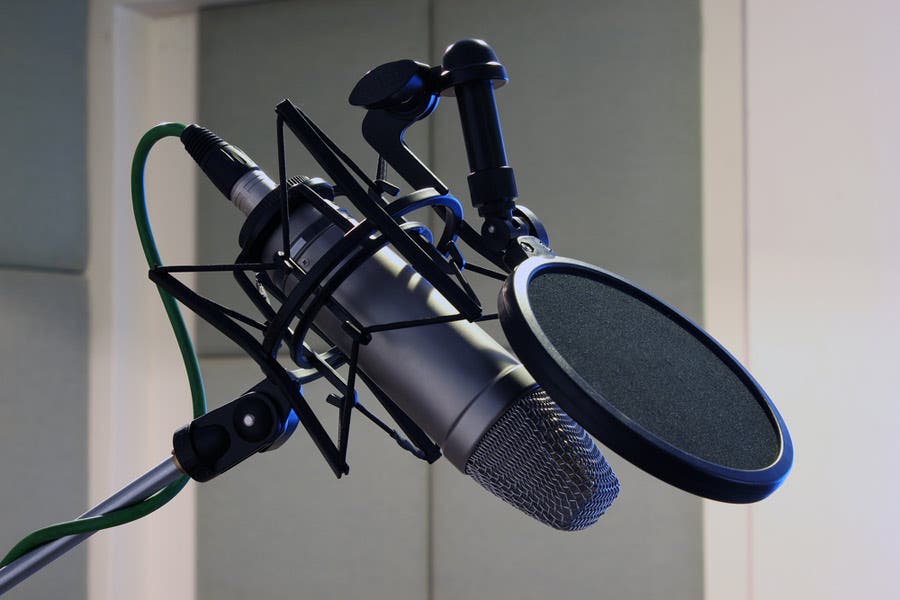 microphone with a pop filter