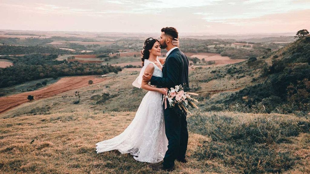 bride groom outdoor wedding photography with dslr camera