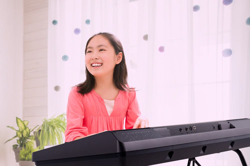 Yamaha PSR-E373 61-Key Portable Keyboard
