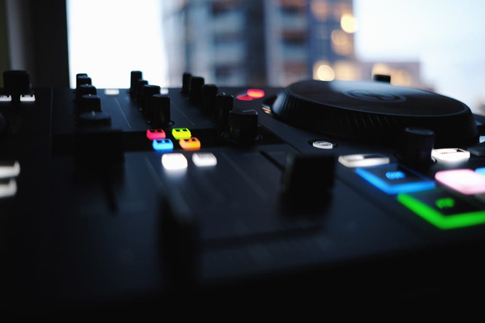 dj controller buying guide