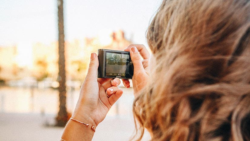 vlogger with best point and shoot camera