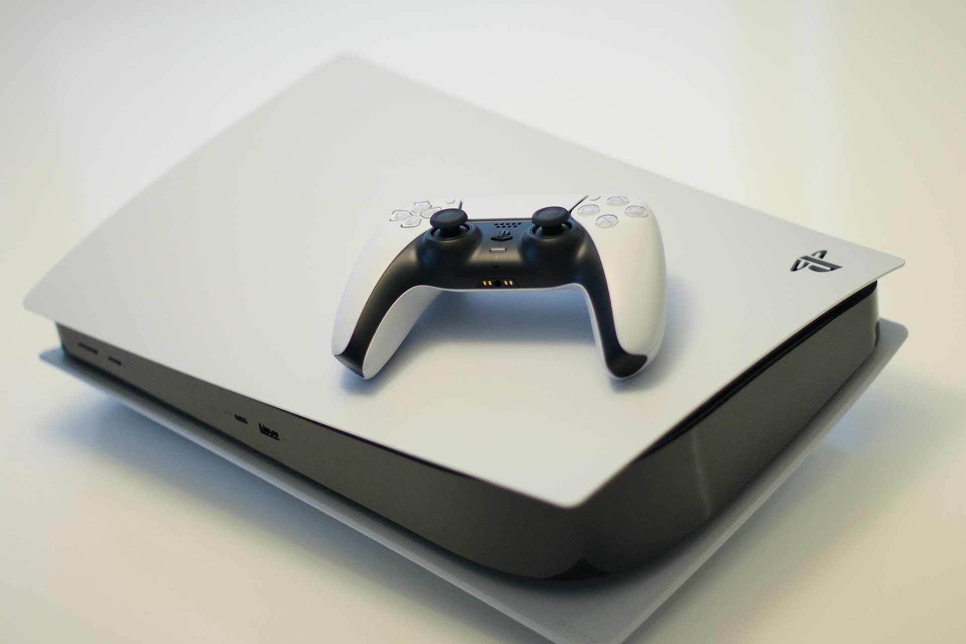 White Playstation 5