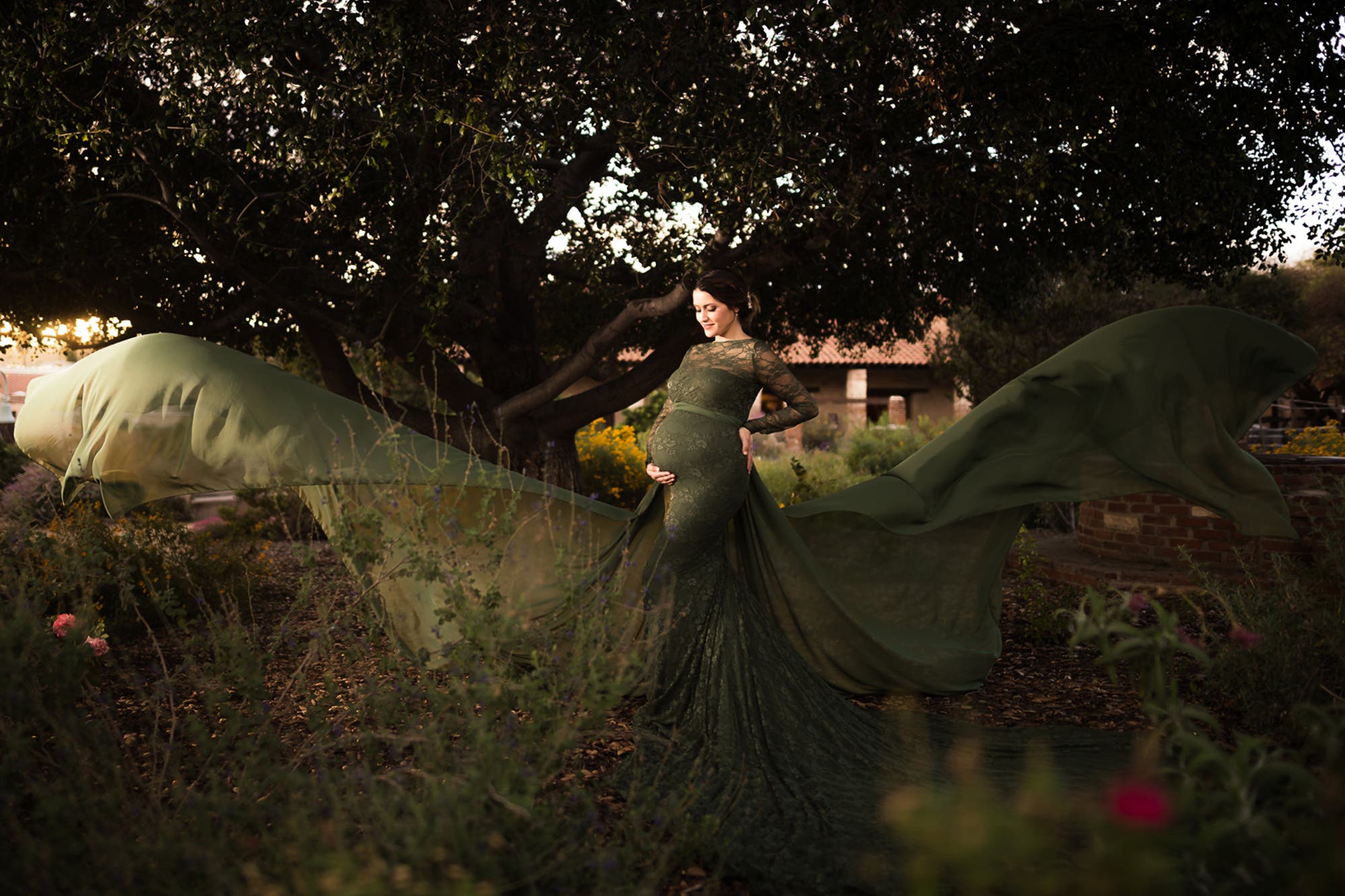 maternity photography tips for dramatic dress toss on expectant mom