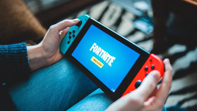 woman playing fortnite on nintendo switch