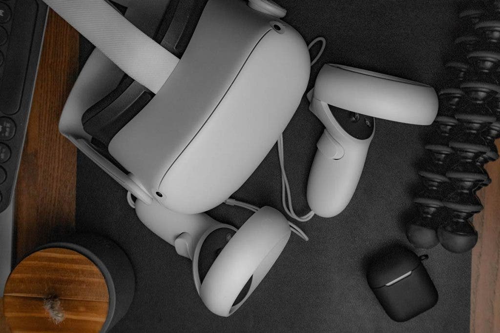 oculus headset with controllers