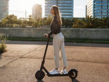 best electric scooters woman commuting on scooter in city