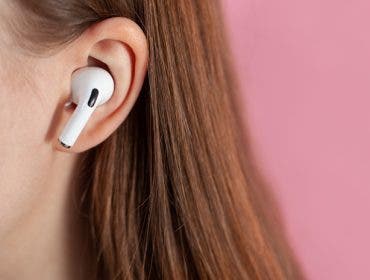 womann wearing airpods pro