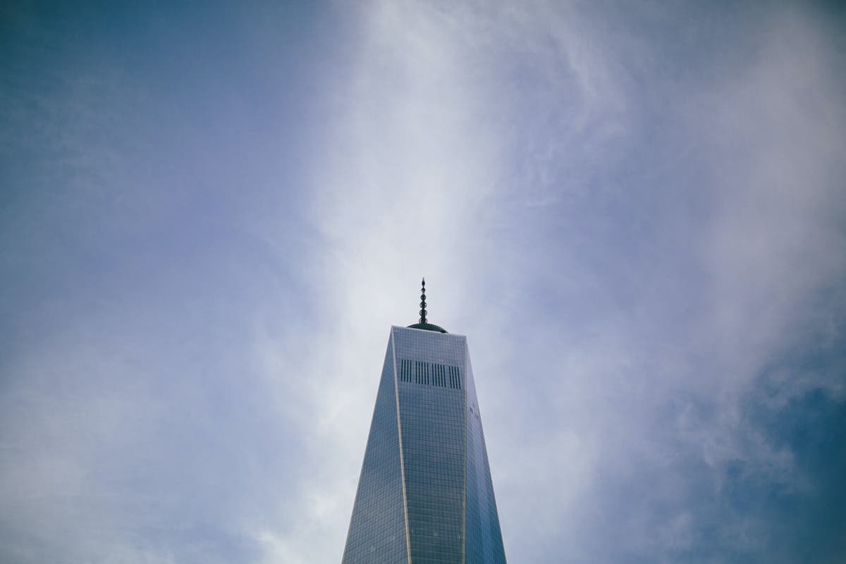 freedom tower in nyc forced perspective photography