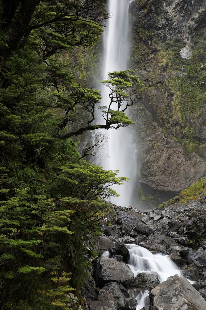 Devils Punchbowl Waterfall