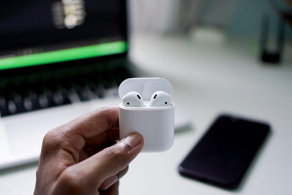 apple airpods bluetooth headphones