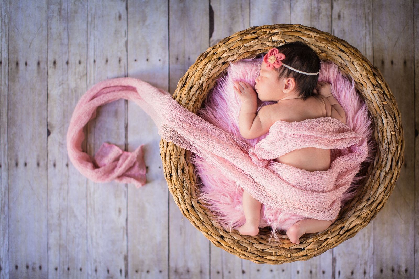 Newborn photography ideas and tips feature