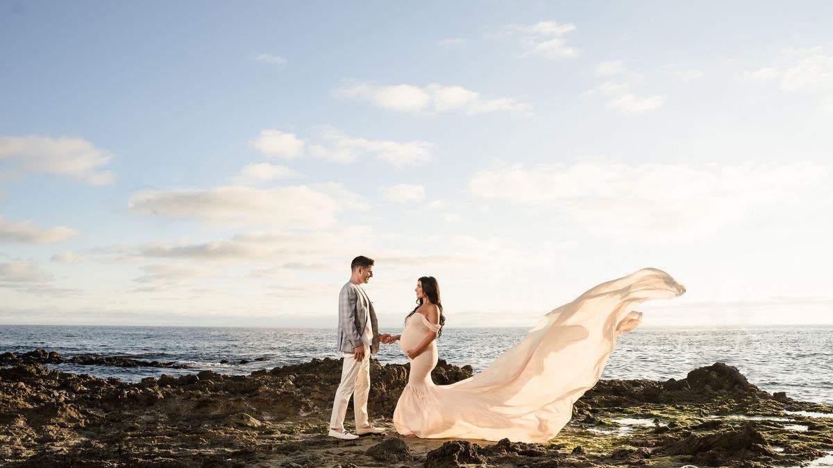 maternity session on the beach
