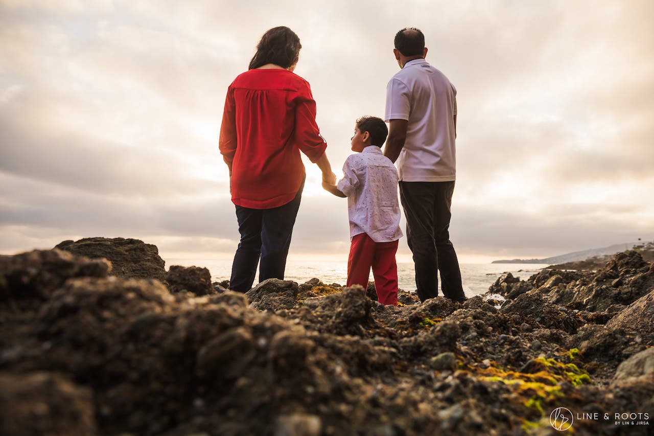 moody lighting for family beach pictures