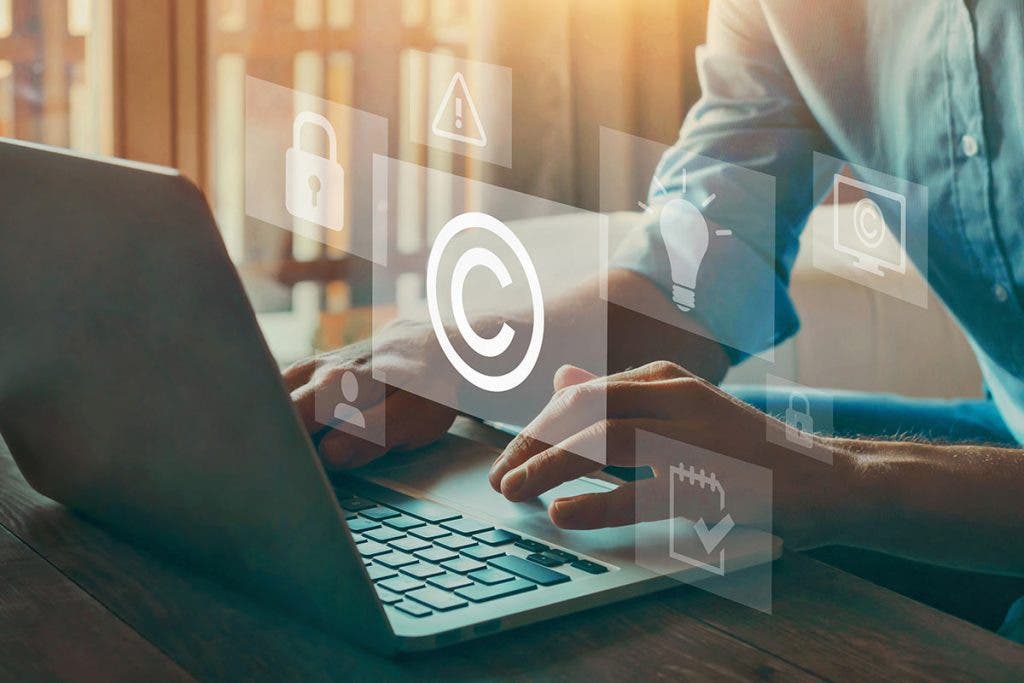 how to copyright an image
