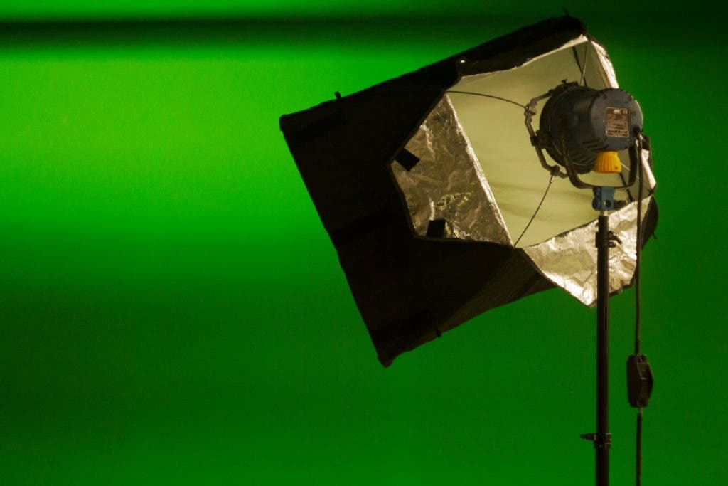 Blue Screen vs Green Screen What's the Difference - 42West, Adorama