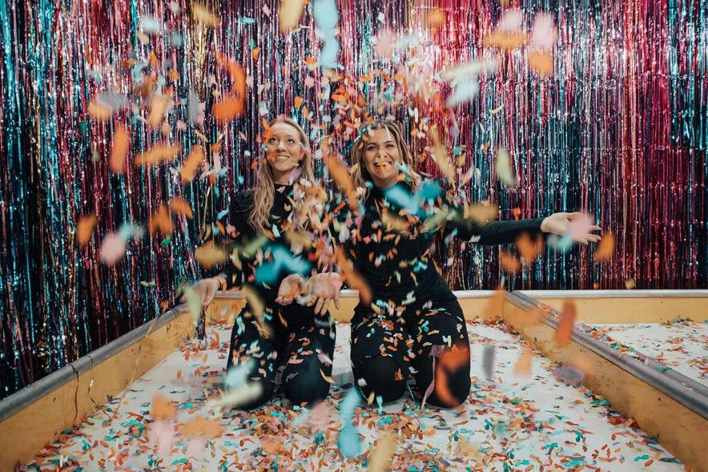 friends confetti toss birthday photoshoot