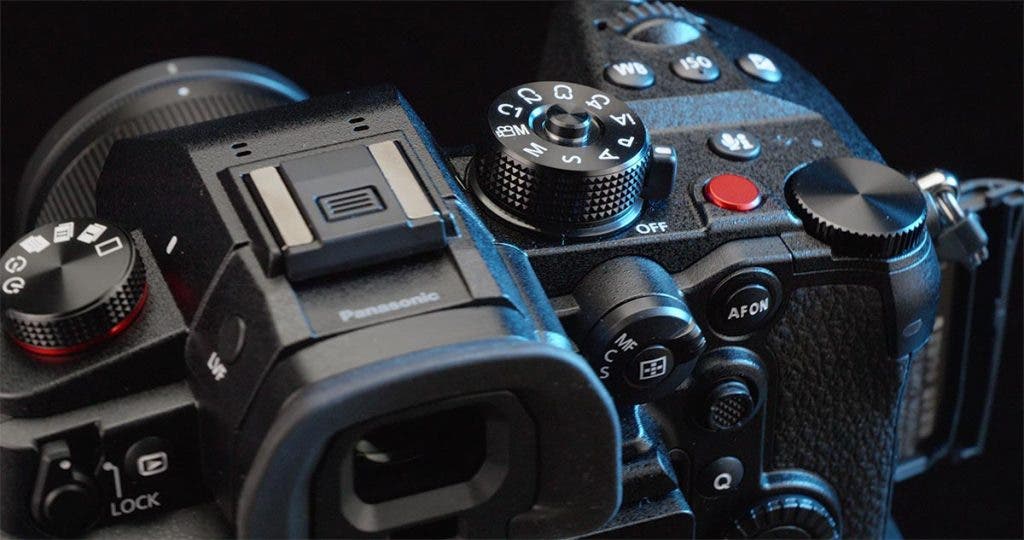 panasonic lumix gh6 mirrorless camera back