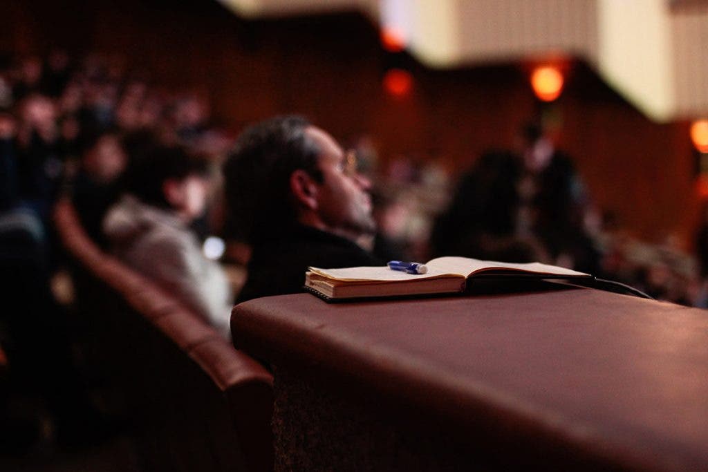 churchgoer in pew in church hearing solutions for audio