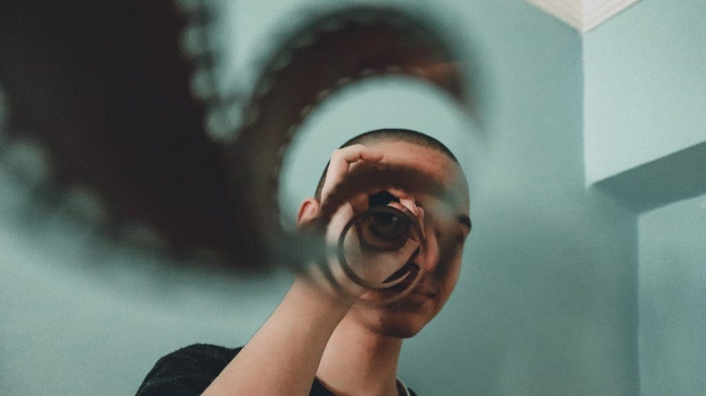 how to take a good selfie creative shot