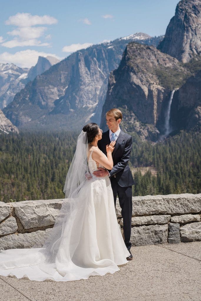lens compression behind couple