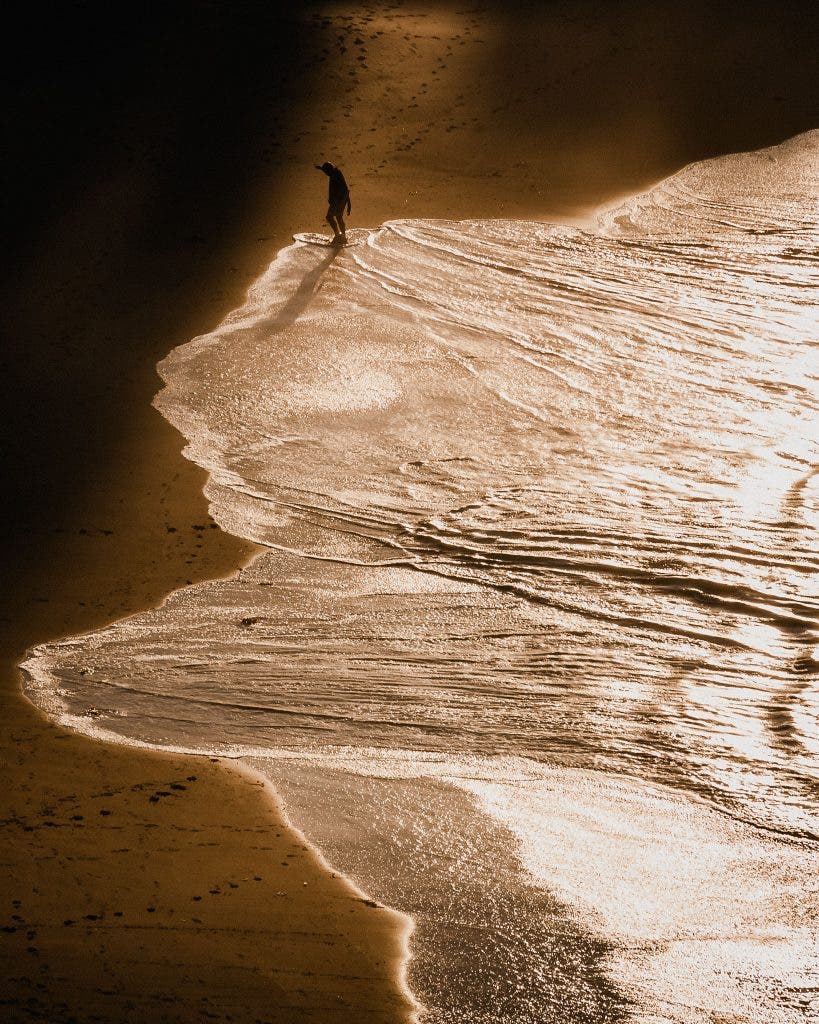 beach walk to illustrate contrast in photography
