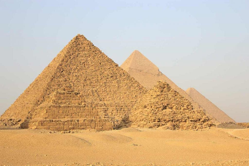Overlap perspective with pyramids