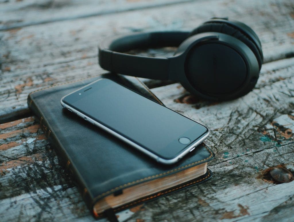 iphone with headphones