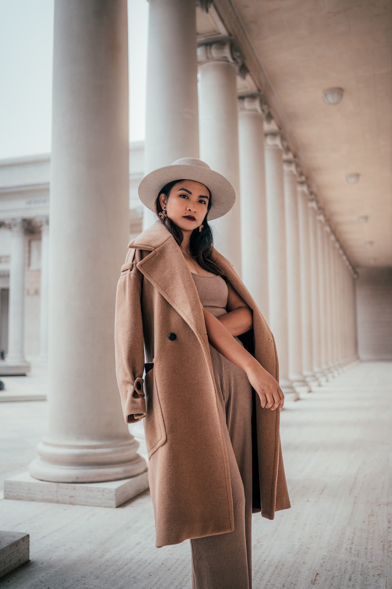 Portrait in front of columns for pattern photography