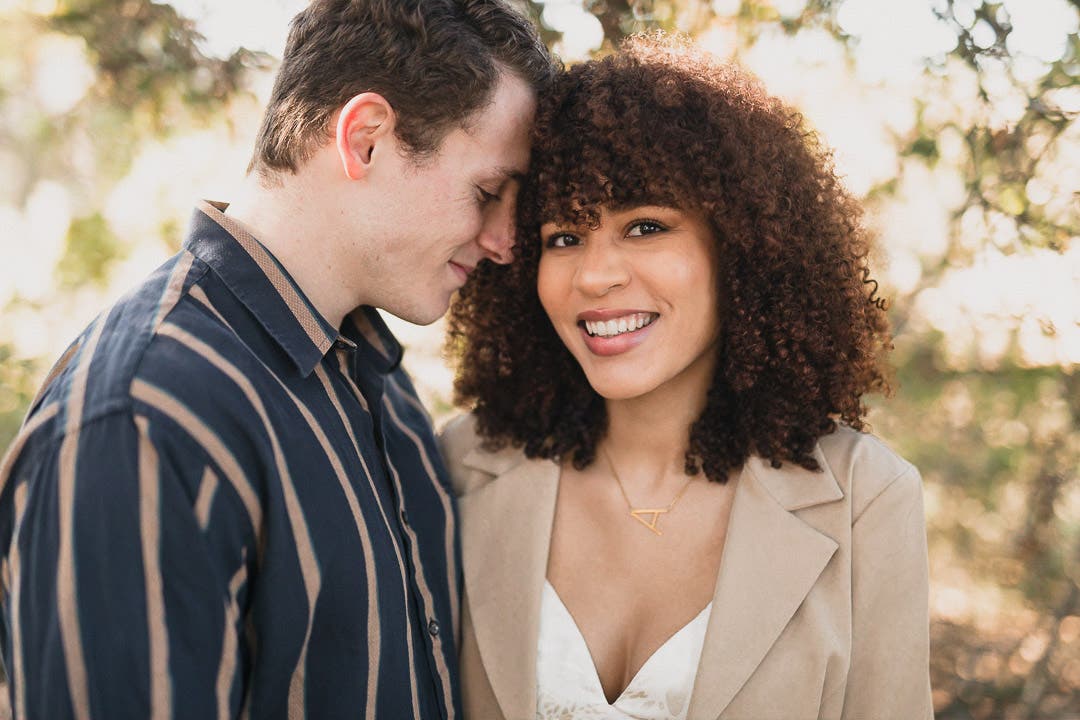 couple poses to illustrate hard light vs soft light