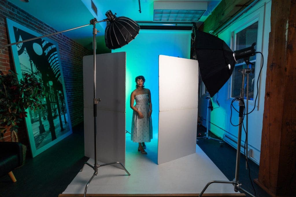This image demonstrates how to shape light with V-Flats