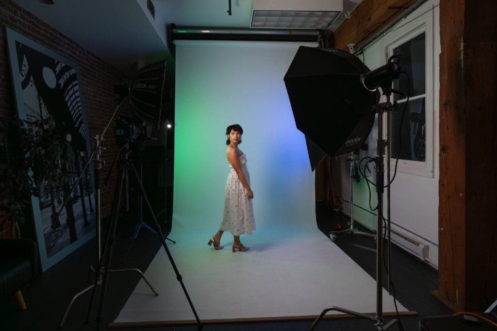 This image demonstrates how to shape light with V-Flats