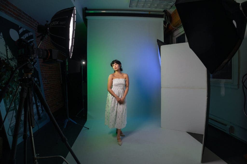 This image demonstrates how to shape light with V-Flats