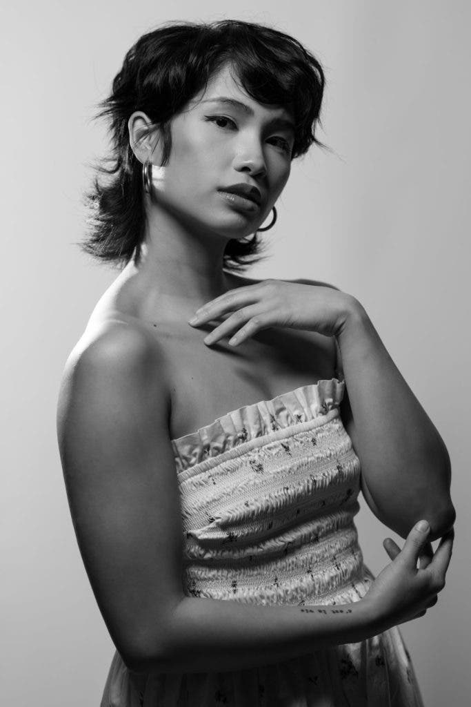 This image shows the results of shaping light with V-Flats