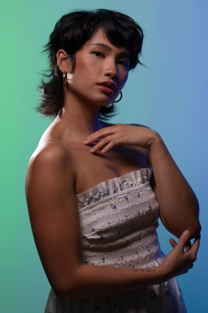This image shows the results of shaping light with V-Flats