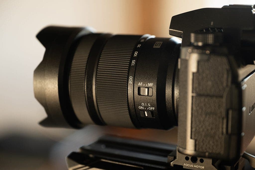 Panasonic LUMIX S 28-200mm F4-7.1 MACRO O.I.S Lens