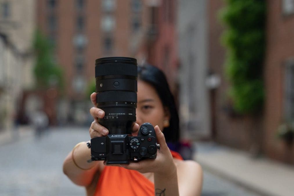 model holds the new SIGMA 28-45mm F1.8 DG DN Art Lens